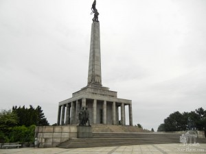 Стелла на мемориале "Славин", высота 37 метров (Словакия)
