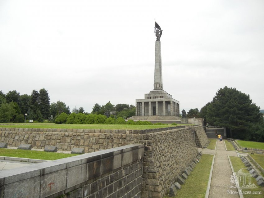 Фото достопримечательностей Словакии: Мемориал Славин в Братиславе. Словакия