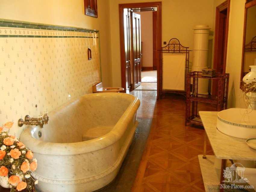Фото достопримечательностей Чехии: Ванная комната, оборудованная согласно самым последним достижениям 19 века