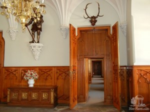 Деревянные двери и панели в рыцарском зале (Чехия)