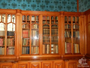 Книжные шкафы в библиотеке Ледницкого замка (Чехия)