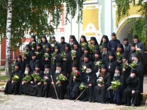 Монахи Санаксарского монастыря на праздник Святой Троицы (Европейская часть России)