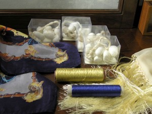 В магазине музея шёлка в г. Комо можно купить шелковые нитки и изделия (Италия)