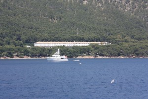 Вид на отель Форментор с корабля (Остров Майорка)