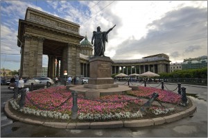 Памятник Кутузову перед колоннадой Казанского собора. Автор фото Артём Мочалов www.mochaloff.ru (Санкт-Петербург и область)