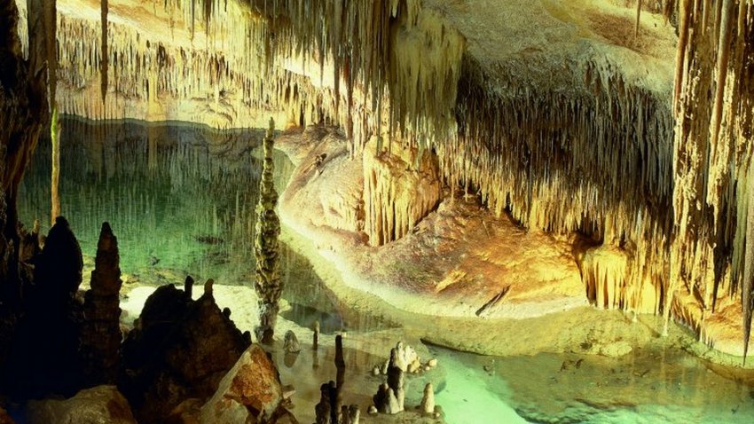 Фото достопримечательностей острова Майорка: Остров Майорка. Пещеры Дракона (Cuevas del Drach) 