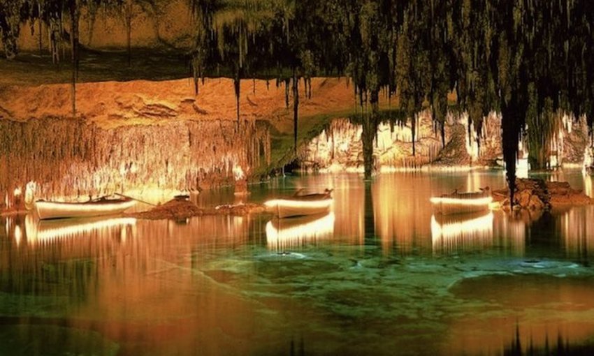 Фото достопримечательностей острова Майорка: Остров Майорка. Пещеры Дракона (Cuevas del Drach) 