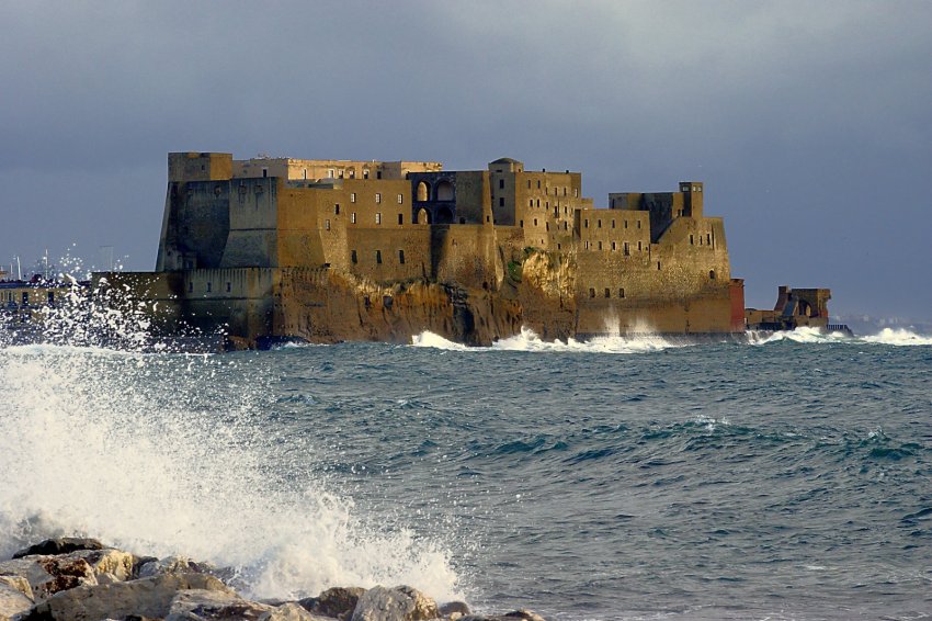 Фото достопримечательностей Италии: Неаполь. Крепость дель Ово (Castel dell'Ovo)