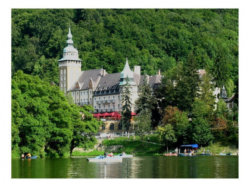 Фото достопримечательностей Венгрии: Замок-дворец в окрестностях Лиллафюред