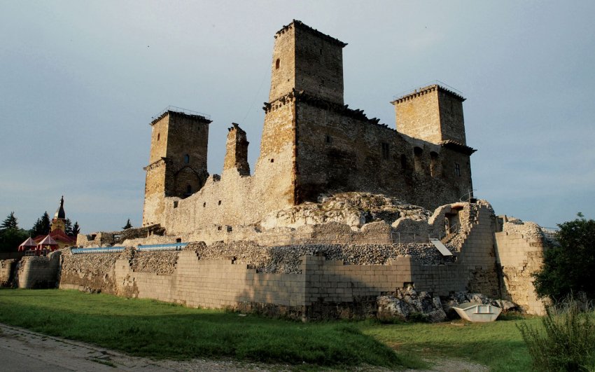 Фото достопримечательностей Венгрии: Мишкольц, крепость Дьёшдьёр