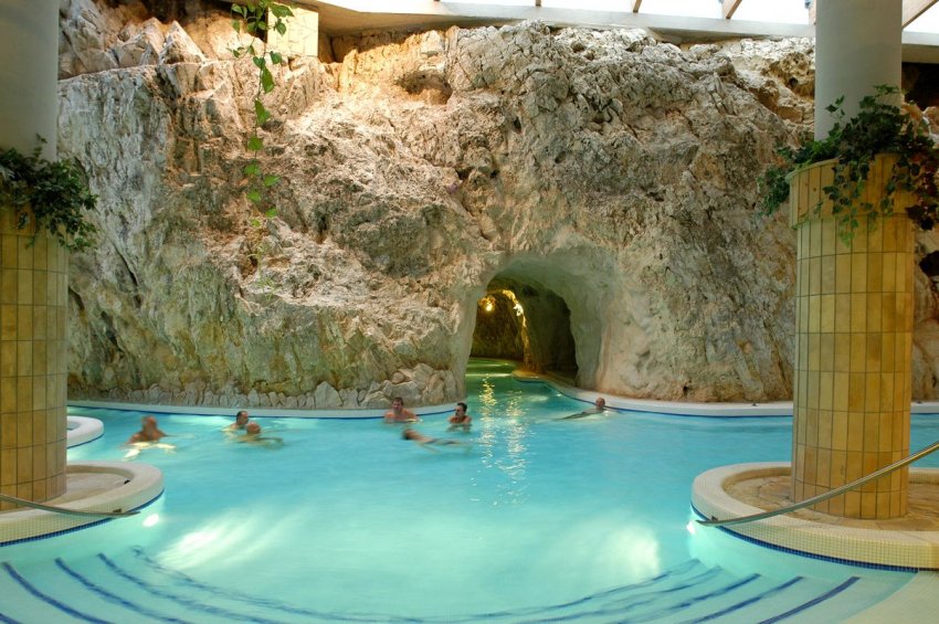 Фото достопримечательностей Венгрии: Пещерная купальня в Мишкольц-Тапольце
