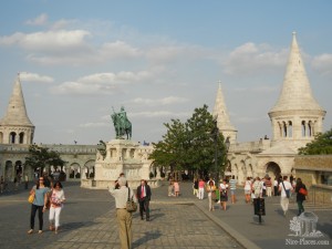 Площадь перед церковью Св. Матиаша (Будапешт)