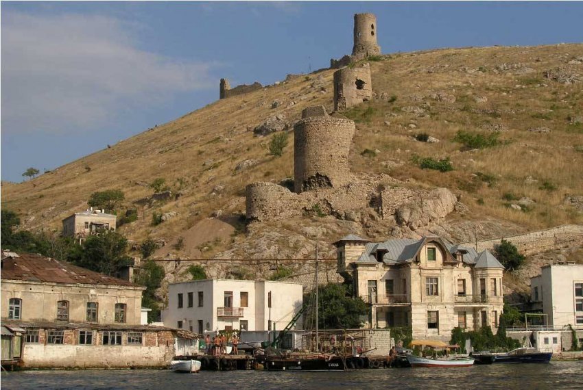 Фото достопримечательностей Крыма и ЮБК: Остатки крепости Чембало в Балаклаве