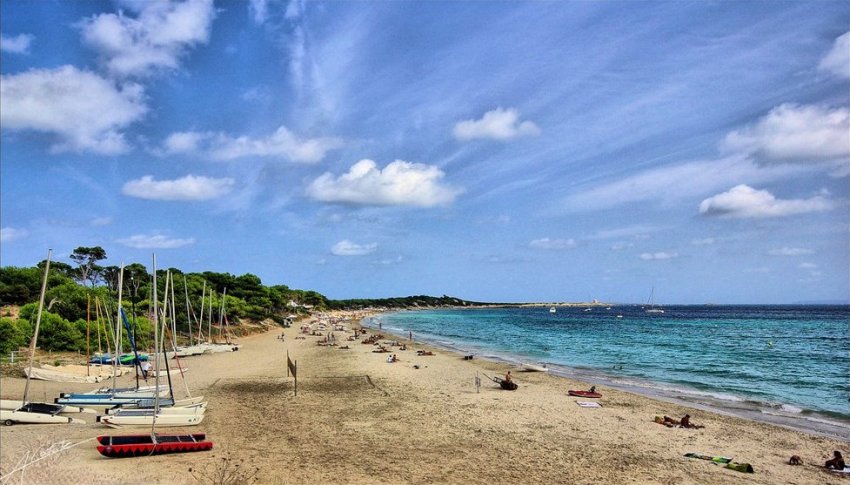 Фото достопримечательностей Испании: Кристально чистый пляж Ses Salines на Ибице