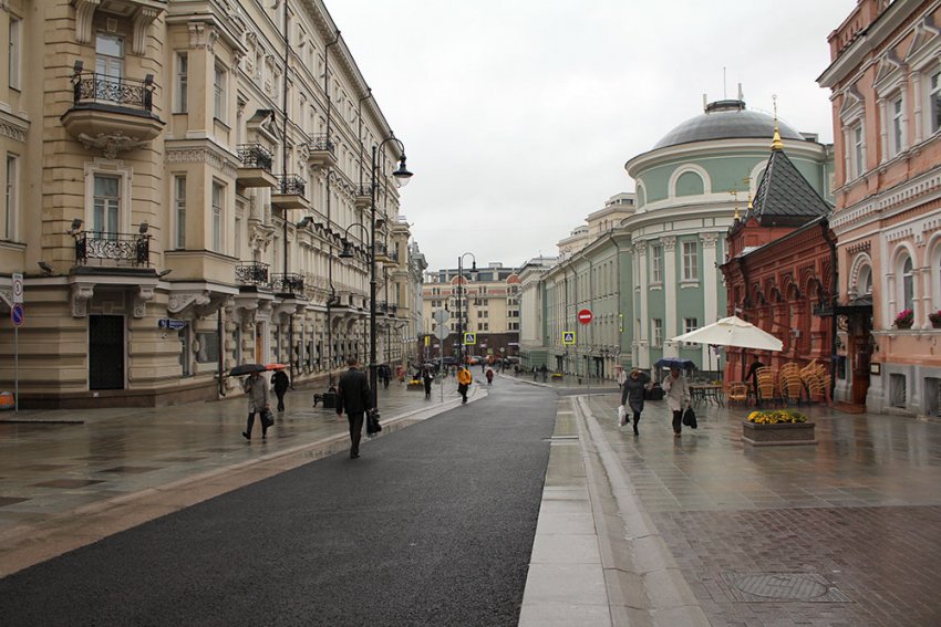 Фото достопримечательностей Москвы и Подмосковья: Большая Дмитровка в новом, пешеходном облике