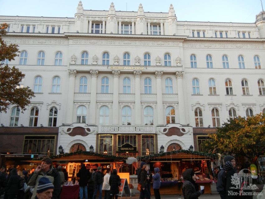 Фото достопримечательностей Будапешта: Здание элитной кондитерской Gerbeaud