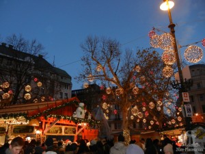 Рождественская подсветка площади V&#246;r&#246;smarty t&#233;r  (Будапешт)