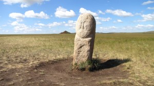 В окрестностях Аркаима найдены каменные статуи - свидетельства еще более древних поселений (Урал)