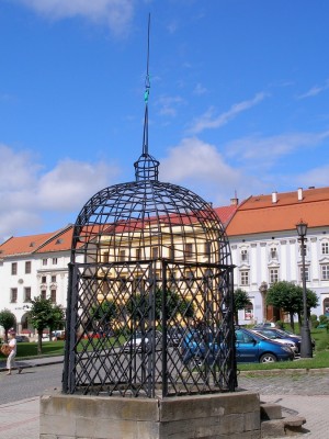 Старинный раритет - клеть позора в Левоче (Словакия)
