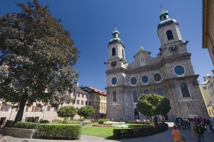 Церковь Святого Якоба на площади Domplatz в Инсбруке (Австрия)