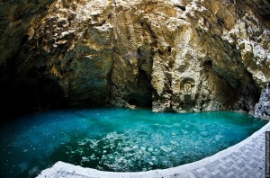 Подземное минеральное озеро Провал  (Кавказ и Черноморское побережье)