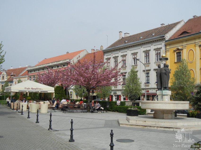 Фото достопримечательностей Венгрии: Весной в Шопроне особенно красиво