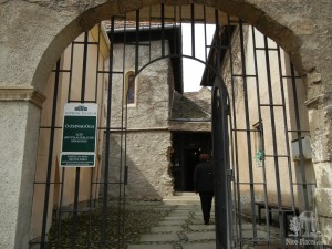 Вход в дворик Синагоги, здание сохранилось с 1379 года! (Венгрия)