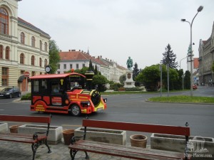 Площадь Сечени, весной утопает в зелени (Венгрия)