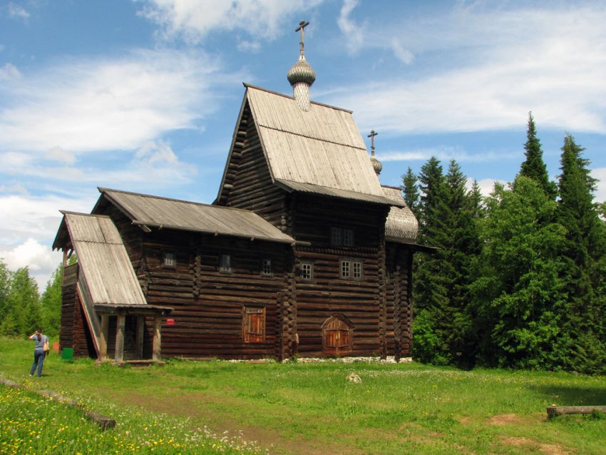 Фото достопримечательностей Урала: Богородицкая церковь 1694 года — старейший объект в музее