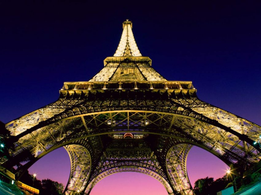Фото достопримечательностей Парижа: Эйфелева башня — изысканная дама Парижа