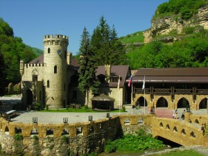 Замок Коварства и любви в Кисловодске (Кавказ и Черноморское побережье)