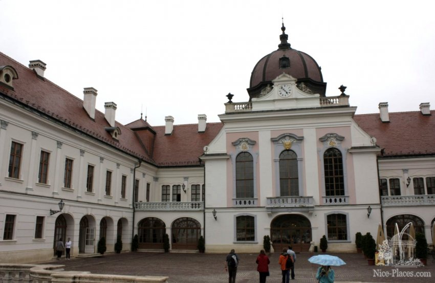 Фото достопримечательностей Венгрии: Замок  Гёдёллё (G&#246;d&#246;ll&#337;) — резиденция Габсбургов