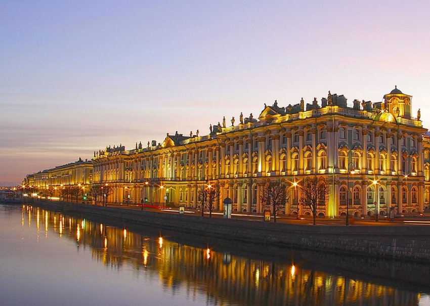Фото достопримечательностей Санкт-Петербурга и области: Комплекс дворцов Эрмитажа в лучах рассвета