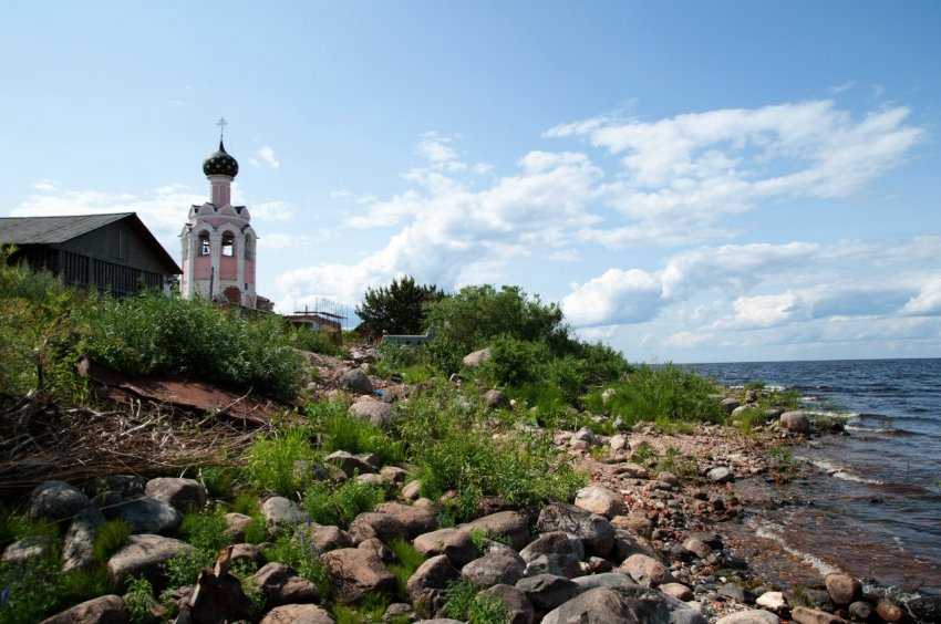 Фото достопримечательностей Европейской части России: Одинокий монастырь на одиноком острове