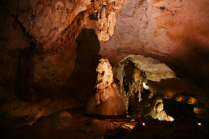 Фото достопримечательностей Крыма и ЮБК: Красота и величественность пещеры Эмине-баир-хосар
