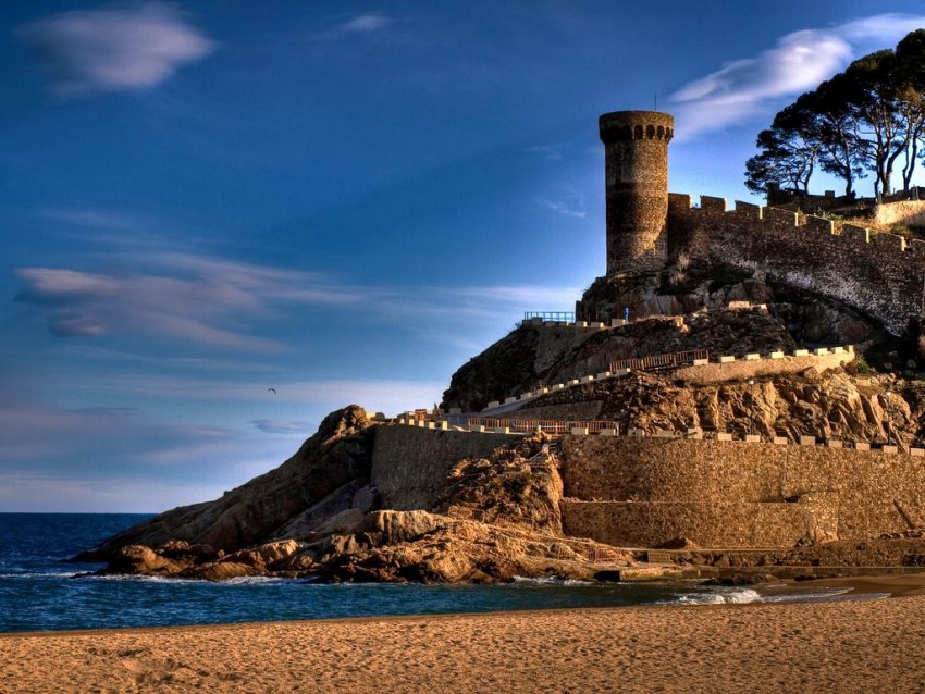 Фото достопримечательностей Испании: Прибрежная крепость Тосса-де-Мар