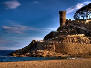 Прибрежная крепость Тосса-де-Мар (Испания)
