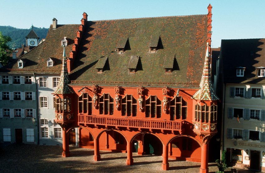 Фото достопримечательностей Германии: Торговый дом, одно из красивейших зданий Фрайбурга
