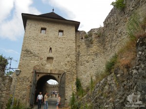 Врата в Тренчианскую крепость (Словакия)