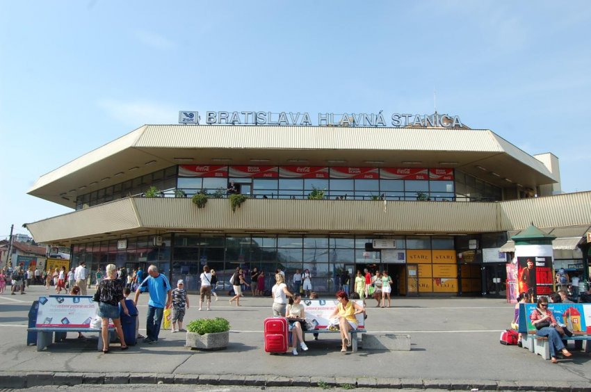Фото достопримечательностей Словакии: Главный ЖД вокзал Братиславы — Hlavn&#225; stanica