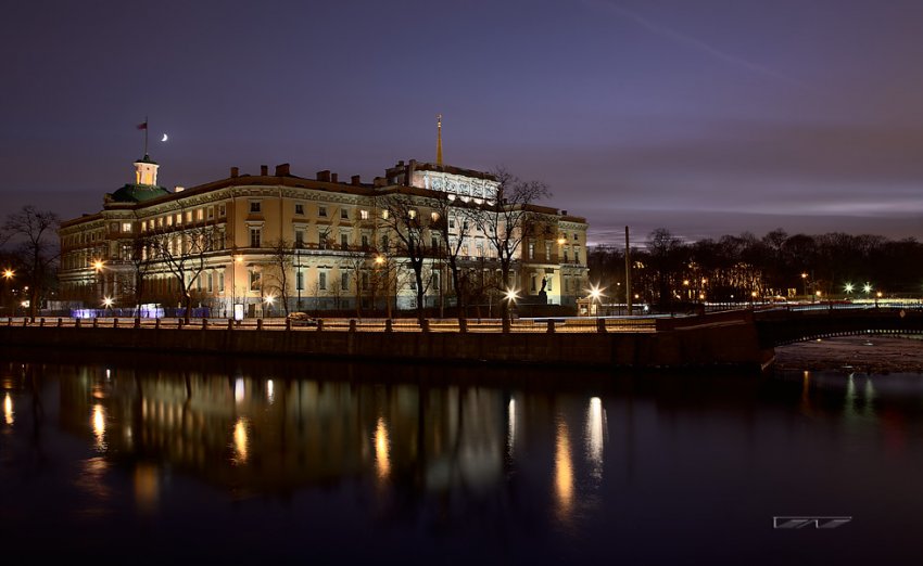 Фото достопримечательностей Санкт-Петербурга и области: Михайловский замок в ночное время
