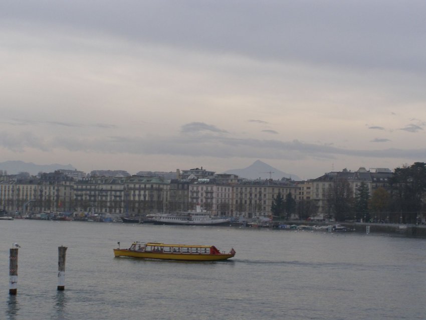 Фото достопримечательностей Швейцарии: Прогулочный корабль на Женевском озере