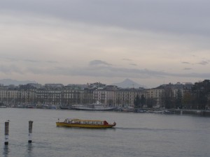 Прогулочный корабль на Женевском озере (Швейцария)