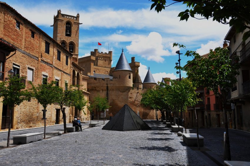 Фото достопримечательностей Испании: Замок Наваррских королей в Олите