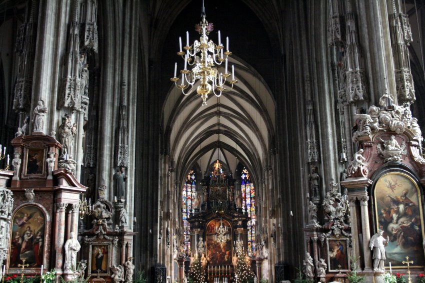 Фото достопримечательностей Вены: Stephansdom. Внутренний интерьер собора Св. Стефана