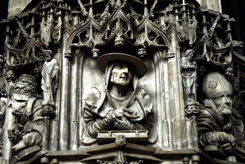 Фото достопримечательностей Вены: Лепнина и скульптуры в оформлении собора Святого Стефана