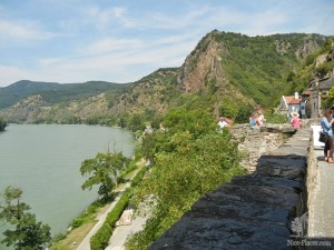 Вид со смотровой площадки в Дюрнштейне (Австрия)