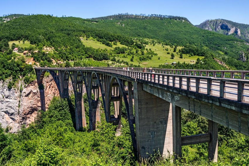 Фото достопримечательностей Черногории: Мост Джурджевича над рекой Тарой