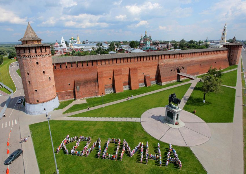 Фото достопримечательностей Москвы и Подмосковья: Живая надпись под стенами древнего Кремля