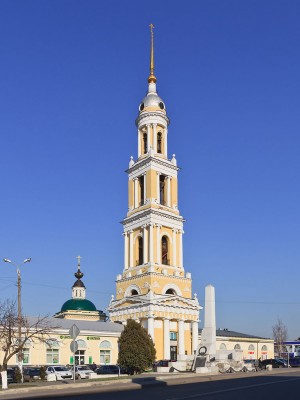 Храм Иоанна Богослова, украшающий площадь Двух Революций (Москва и Подмосковье)